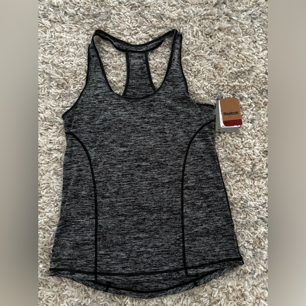 New Reebok size medium slim moisture management tank top workout athleisure